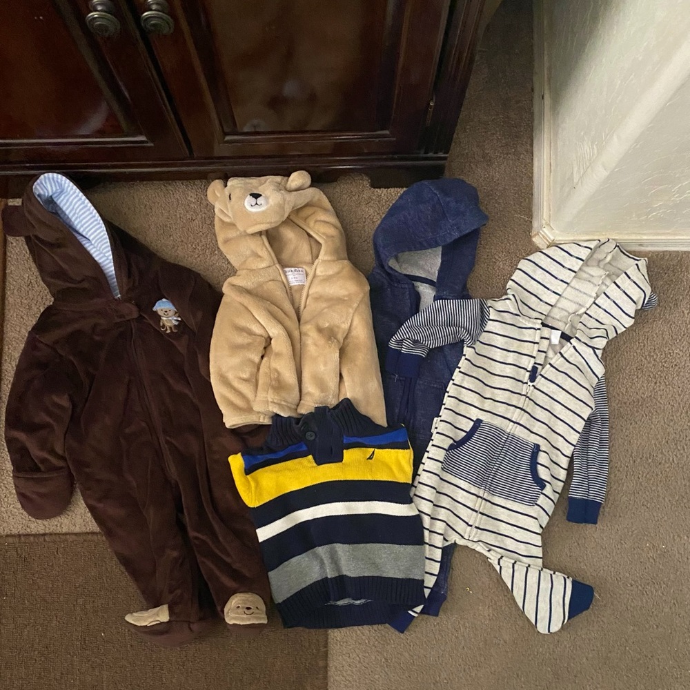 Adorable baby boy winter bundle with coat. 9 month. Excellent condition!